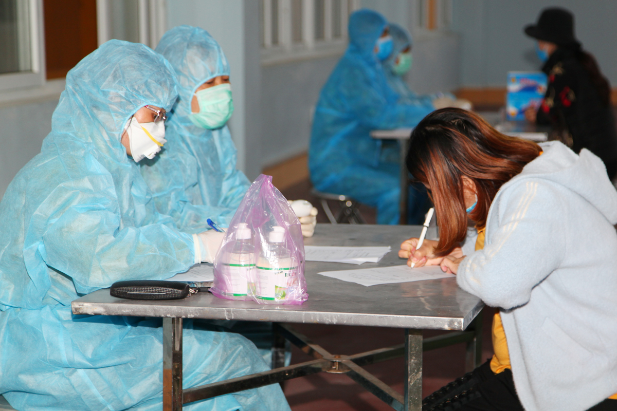 Những người lính quân y trên trận tuyến phòng dịch